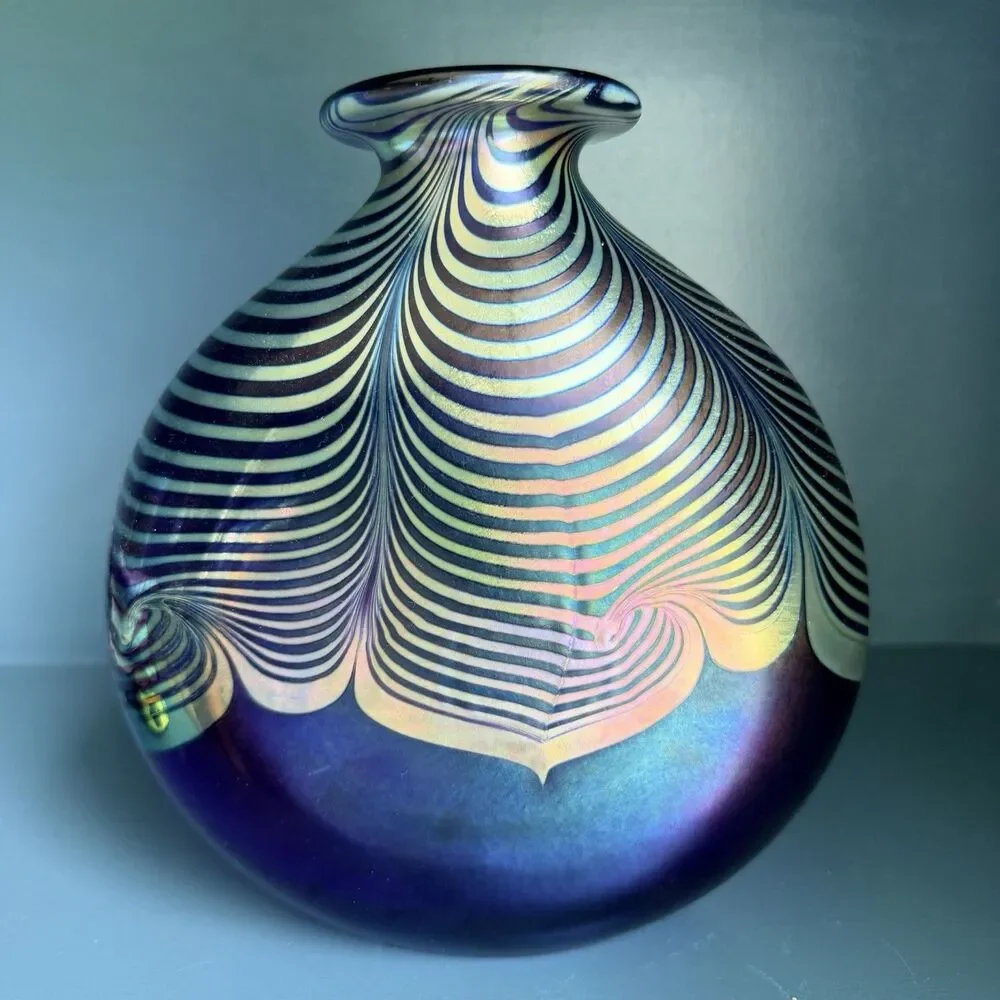 Steven Correia Signed Cobalt Iridescent Pulled Feather Art Glass Flask Vase 8.5